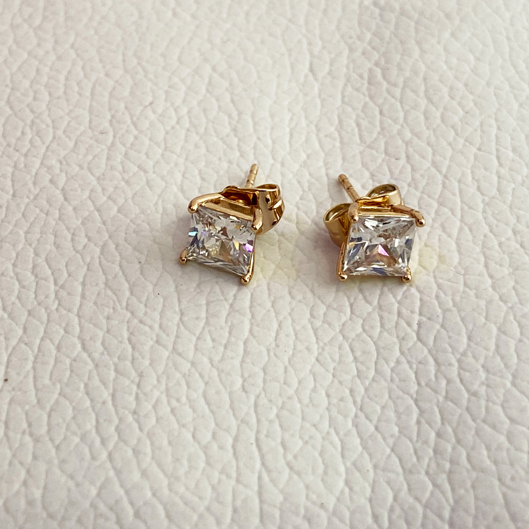 Looma Stud Earrings