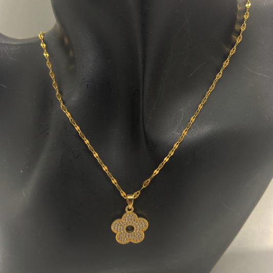 Lustre 5 Leaf Clover Necklace