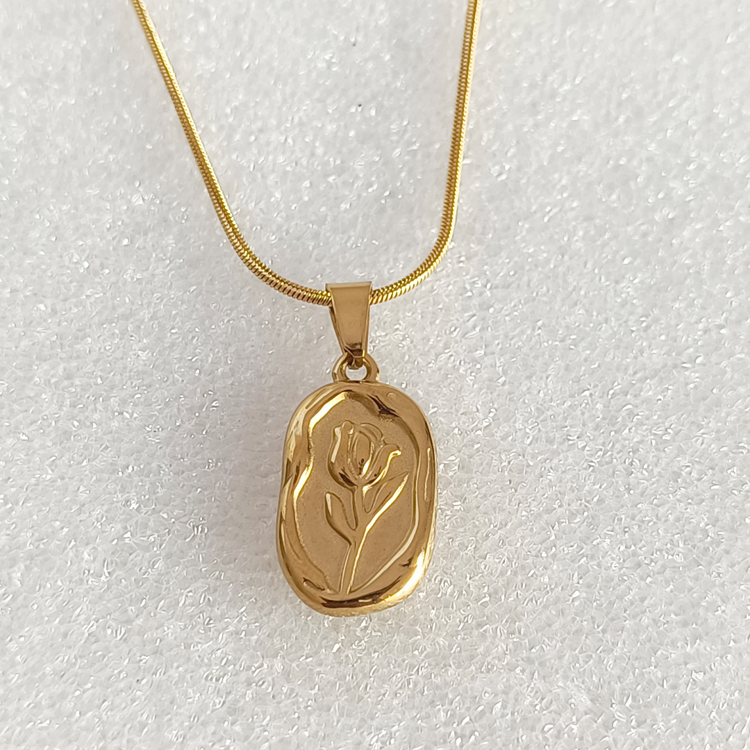 Dilora Rose Necklace