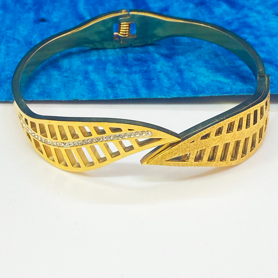 Elyra Kada Bracelet