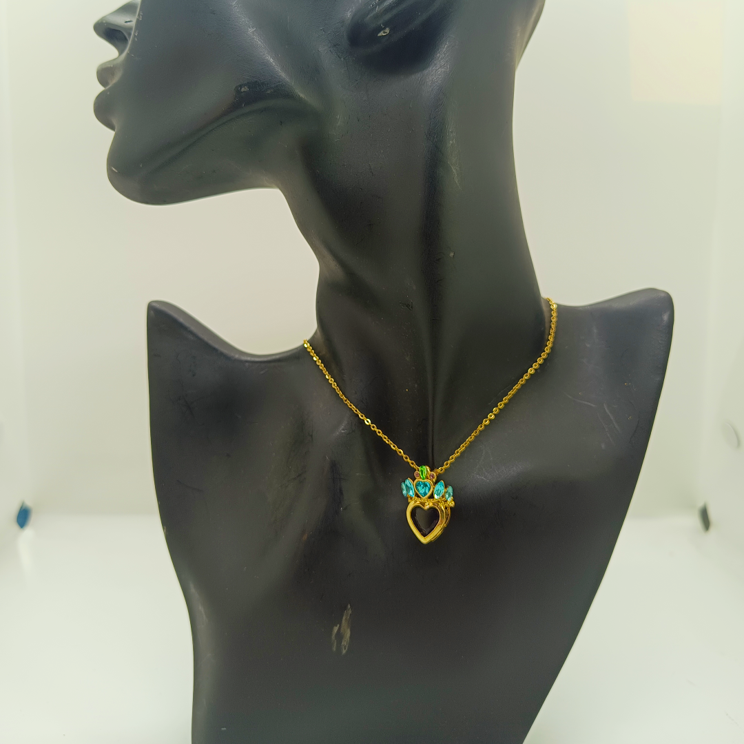 Fondra Queen Heart Necklace