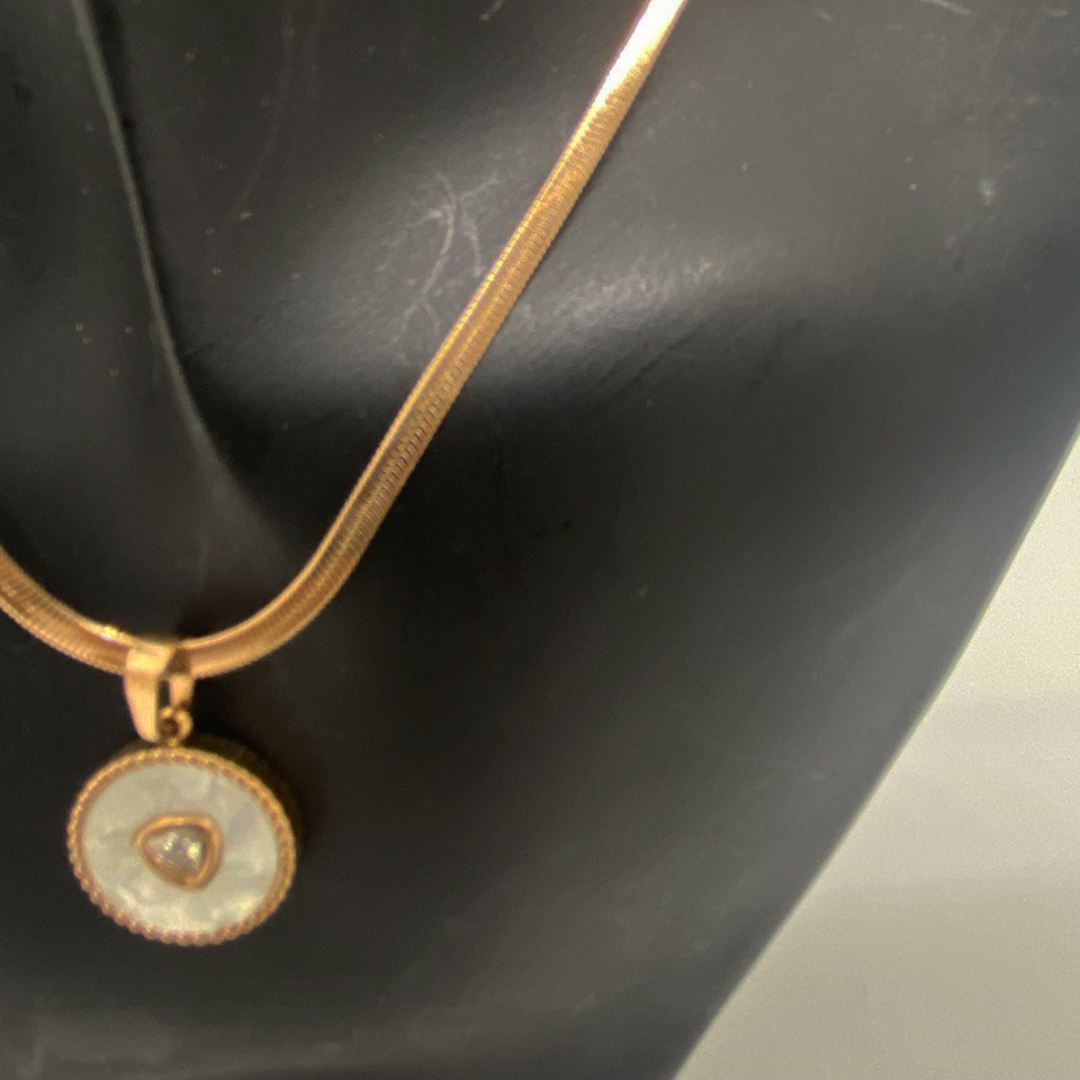 Grace Round Ivy Necklace