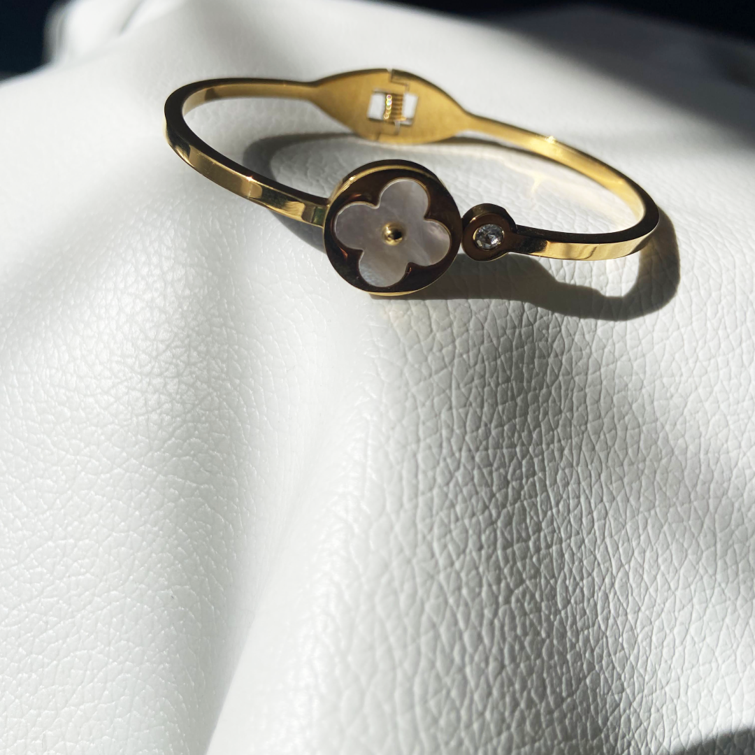 Lila Ivy White Clover Bracelet