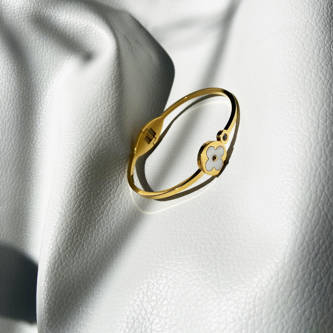 Lila Ivy White Clover Bracelet