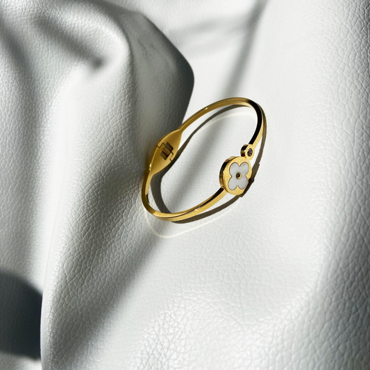 Lila Ivy White Clover Bracelet