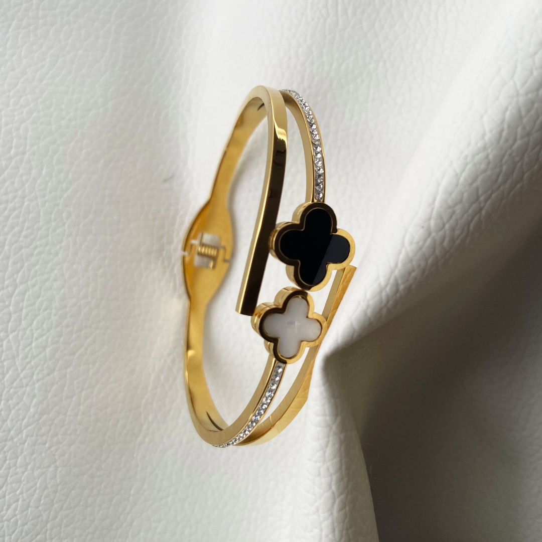 Lila Black n White Clover Bracelet