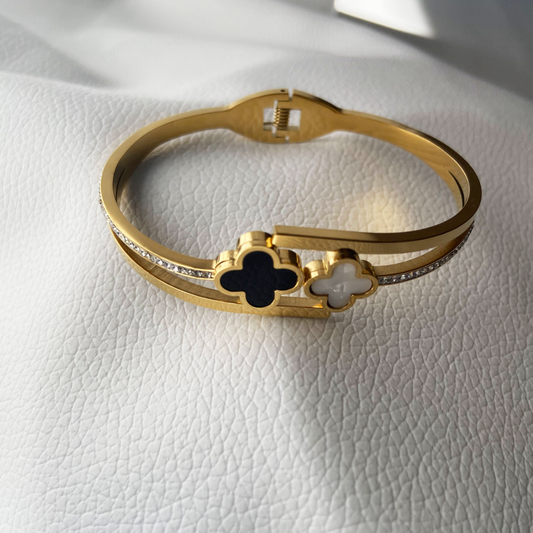 Lila Black n White Clover Bracelet