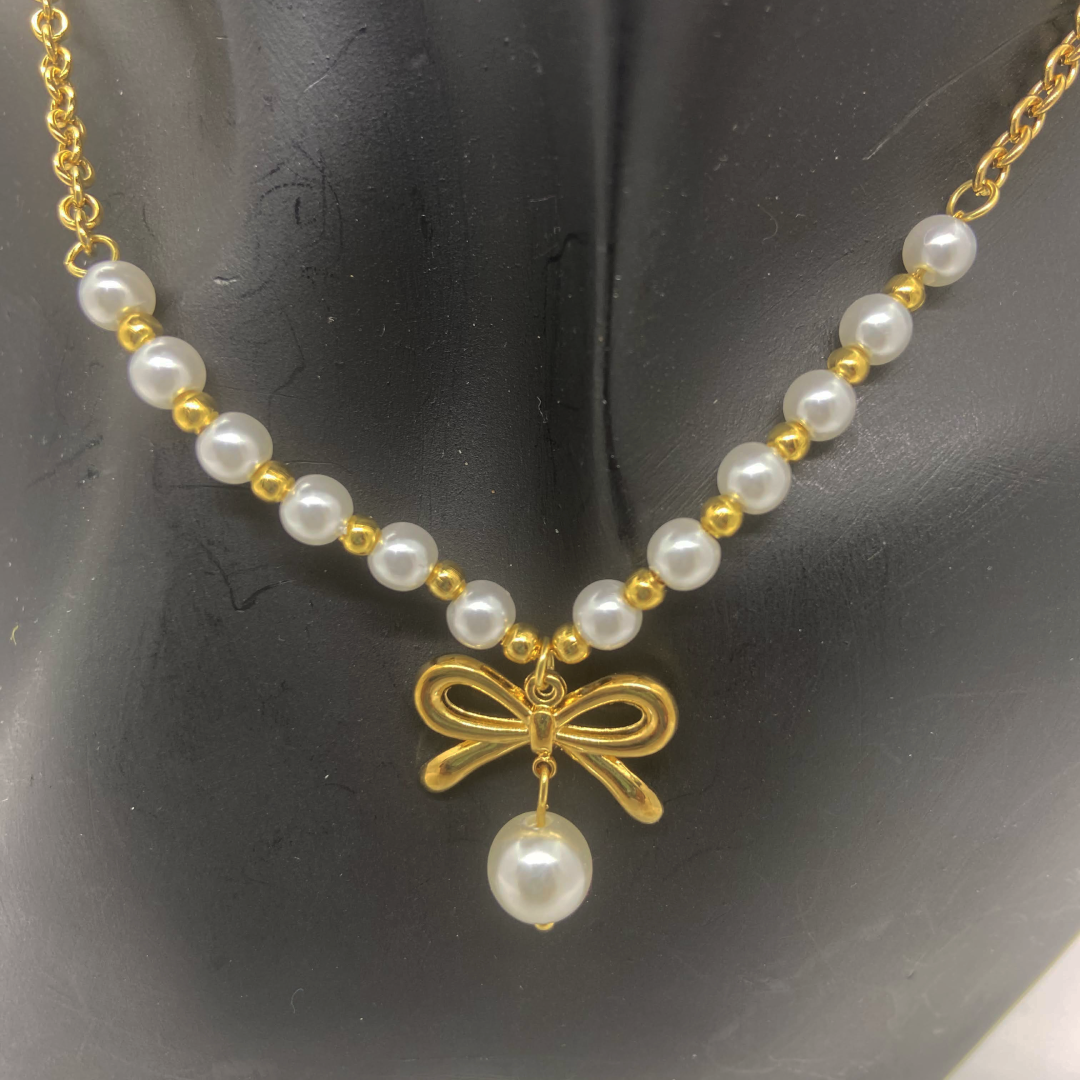 Rosa Pearl Bow Necklace