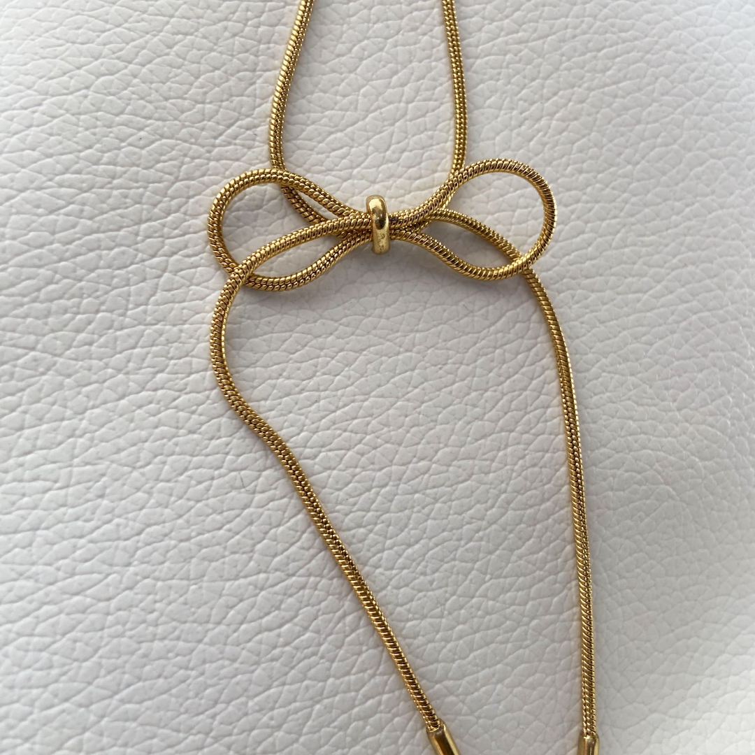 Rosa Bow Chain Elegance