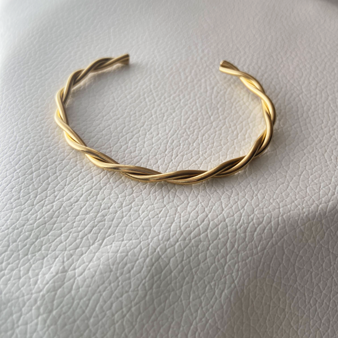 Sera Twist Bracelet