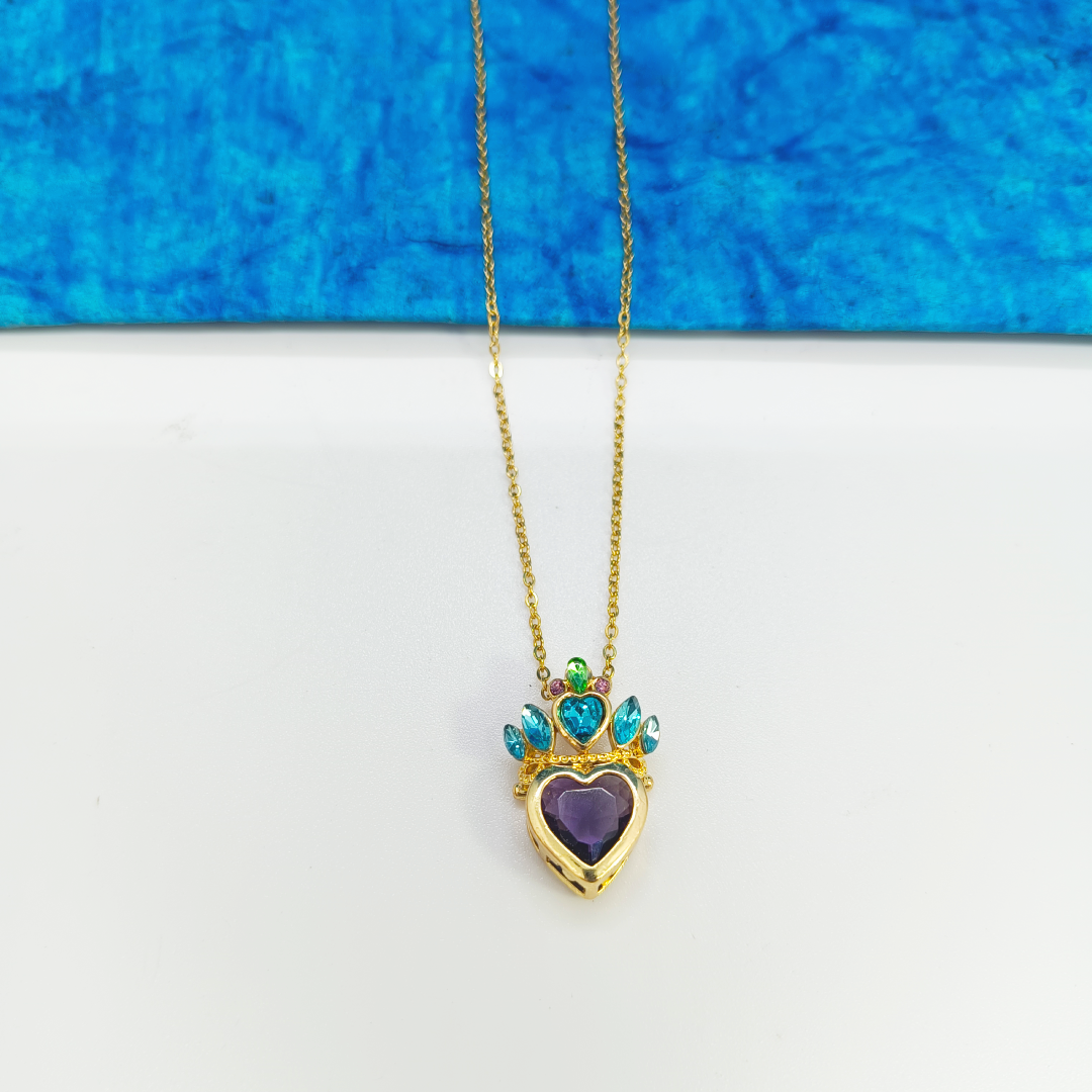 Fondra Queen Heart Necklace